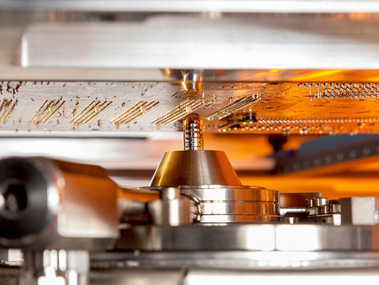 Equipamento de solda de onda seletiva em linha para montagem fixa de placas de PCB
